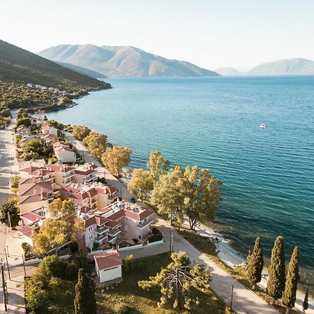 Meliti Waterfront Suites Karavomylos Bagian luar foto