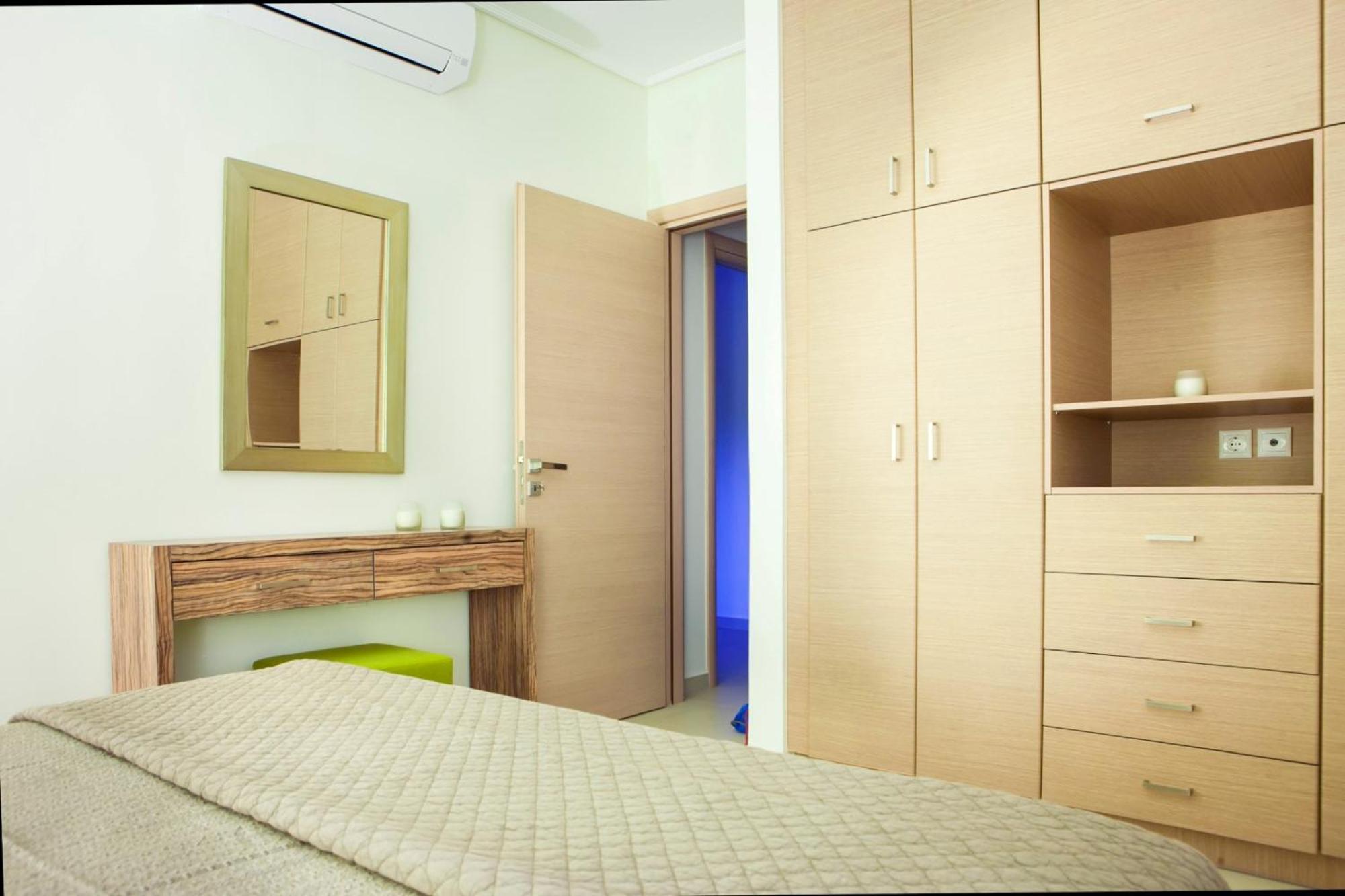 Meliti Waterfront Suites Karavomylos Bagian luar foto