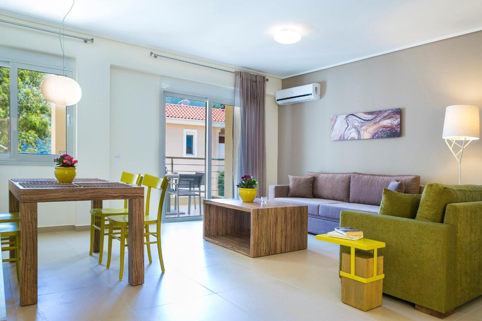 Meliti Waterfront Suites Karavomylos Bagian luar foto