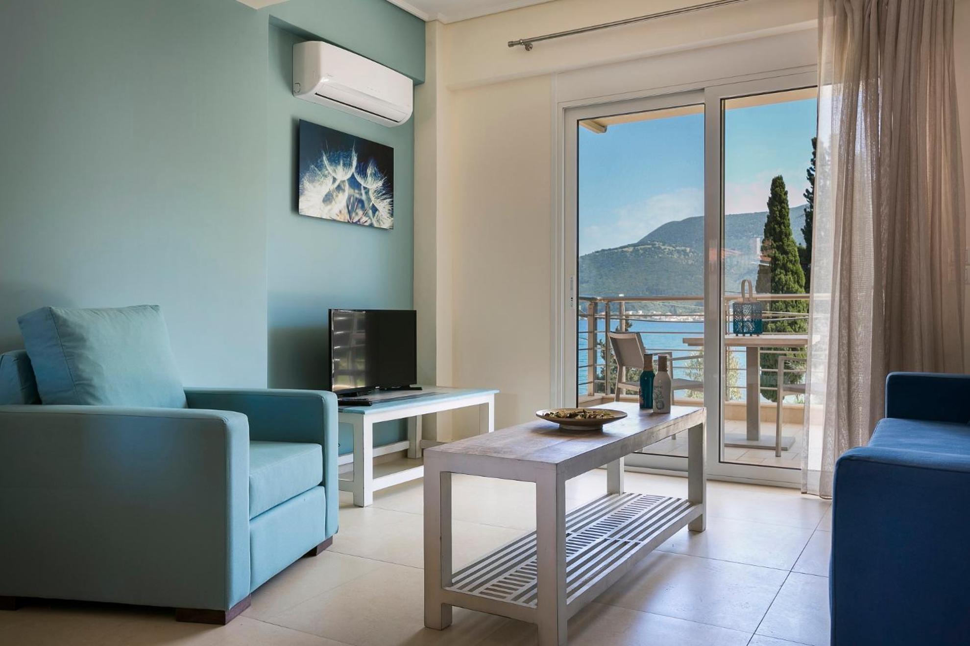 Meliti Waterfront Suites Karavomylos Bagian luar foto
