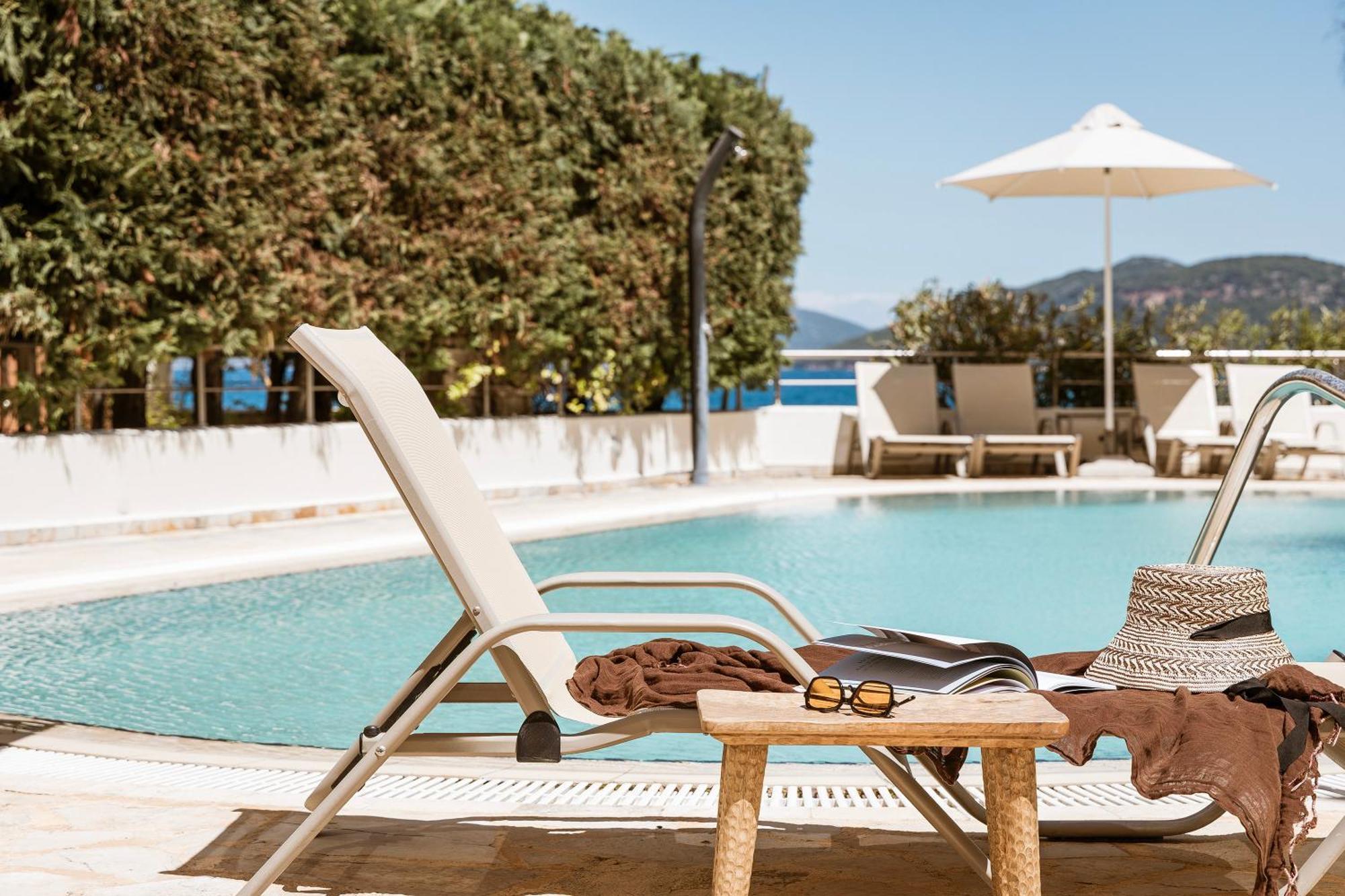 Meliti Waterfront Suites Karavomylos Bagian luar foto