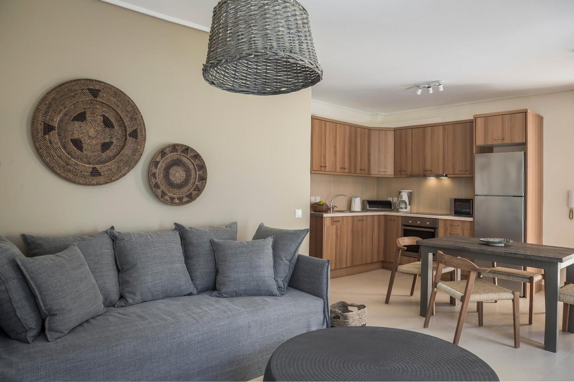 Meliti Waterfront Suites Karavomylos Bagian luar foto