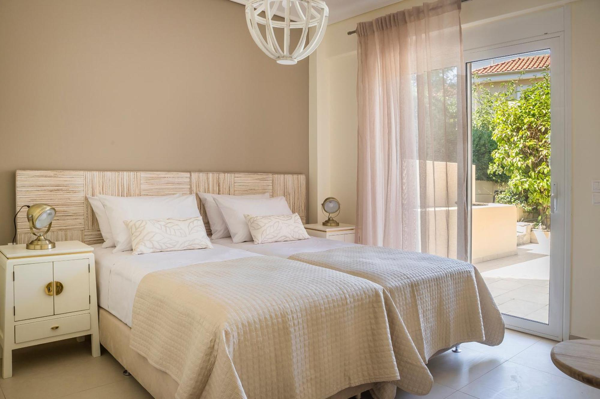 Meliti Waterfront Suites Karavomylos Bagian luar foto