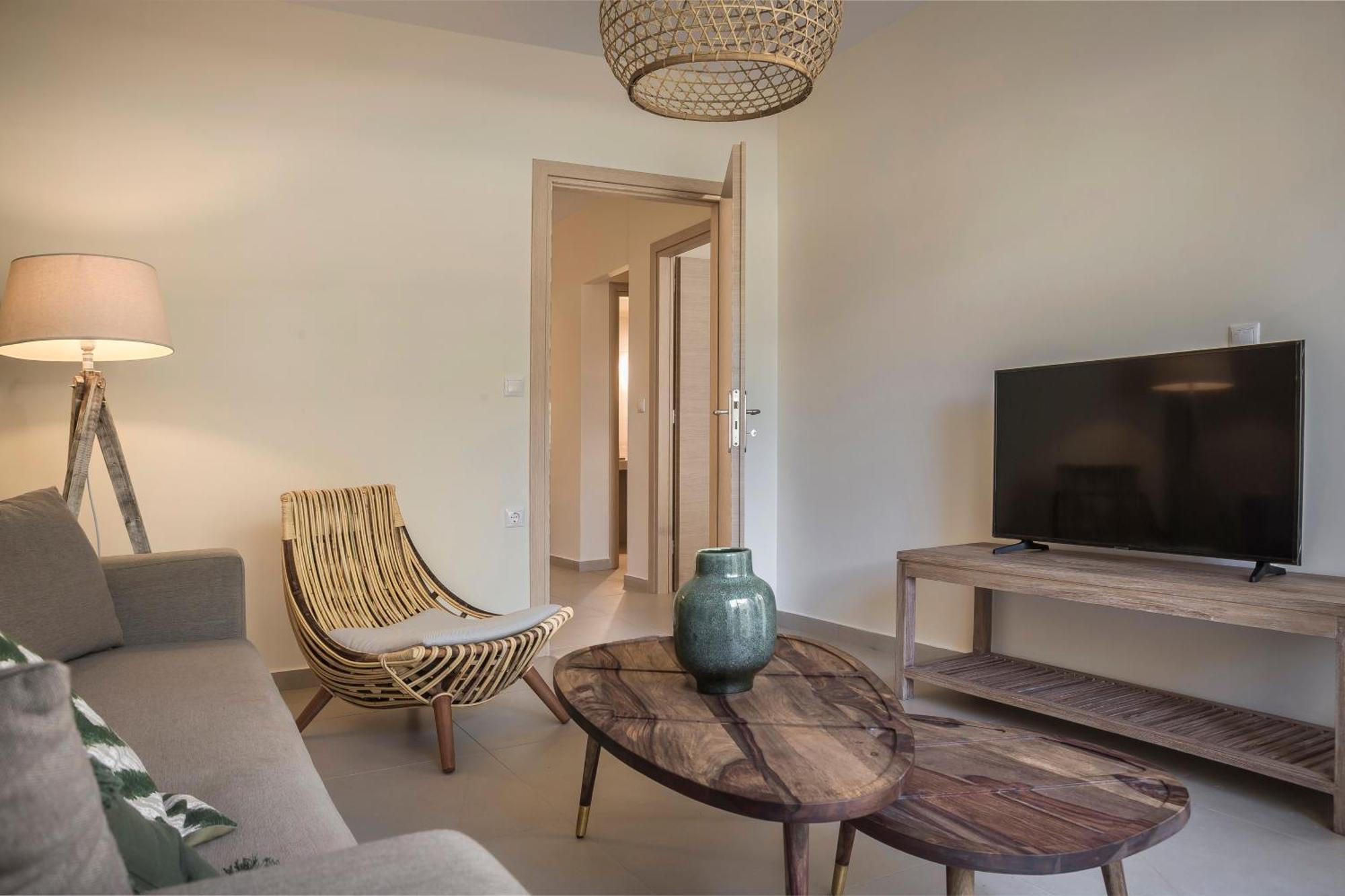 Meliti Waterfront Suites Karavomylos Bagian luar foto