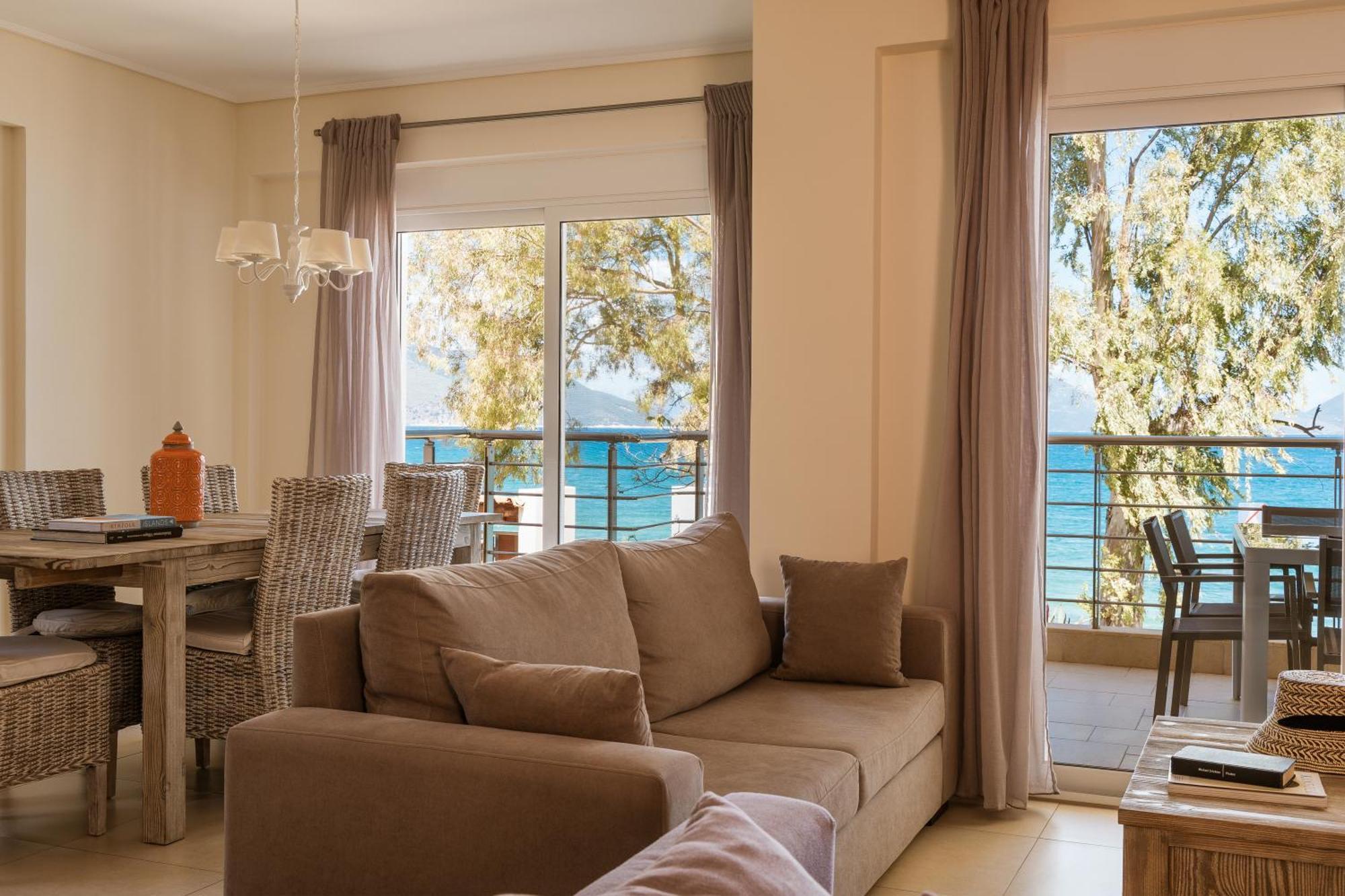 Meliti Waterfront Suites Karavomylos Bagian luar foto