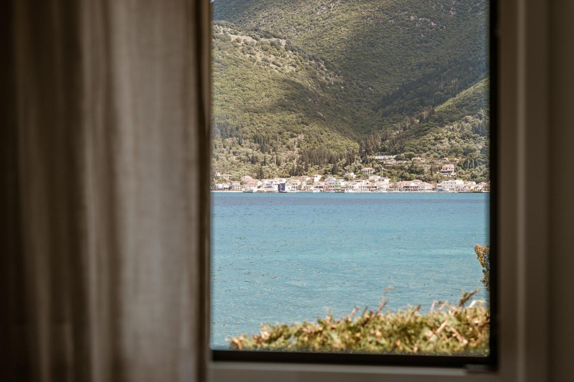 Meliti Waterfront Suites Karavomylos Bagian luar foto